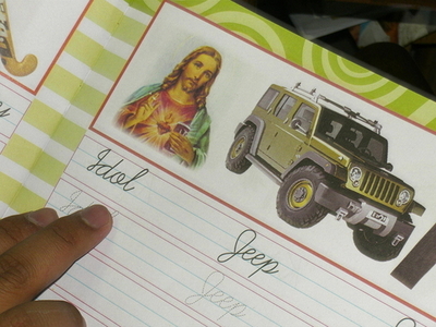 インド教科書のタバコと缶ビール持つキリスト絵、「ネット画像が紛れ込んだ」と出版社