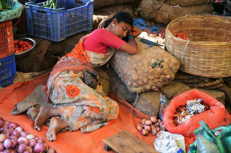 インド熱波、死者800人超に 首都で道路溶ける