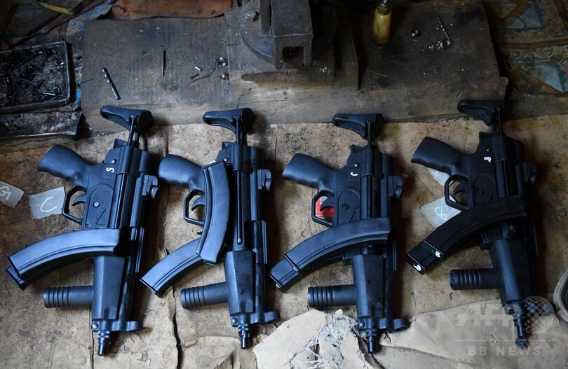 銃がスマホより安いパキスタンの町