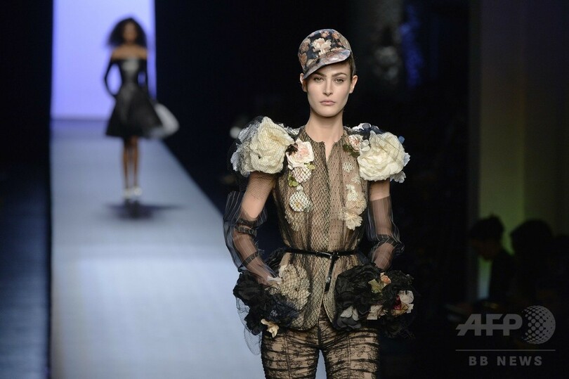 ナオミ・キャンベルもランウェイに、「ジャンポール・ゴルチエ」15年春夏オートクチュール