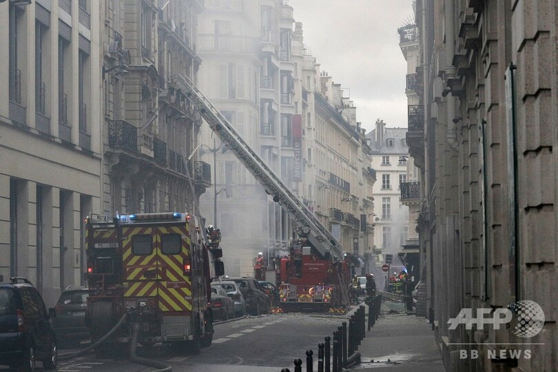 仏パリのパン店で爆発、消防士含む3人が死亡 ガス漏れが原因