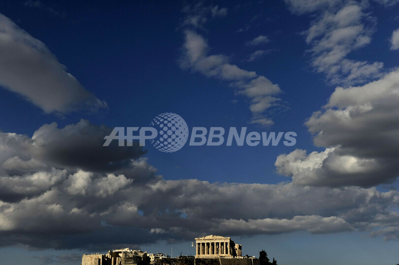 パルテノン神殿の上に浮かぶ雲、ギリシャ