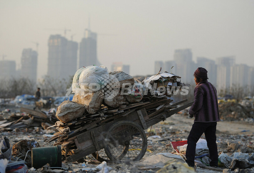 中国の貧富の差、世界最大水準に拡大