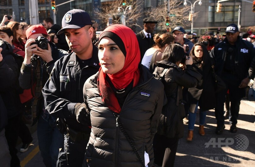 米大統領、女性への「途方もない敬意」宣言 各地では抗議デモ