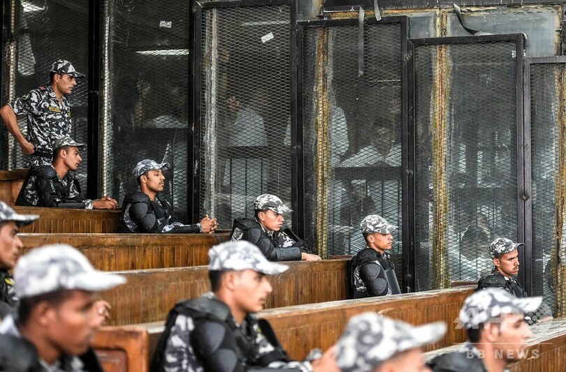 エジプト裁判所、「ムスリム同胞団」指導者ら75人に死刑判決