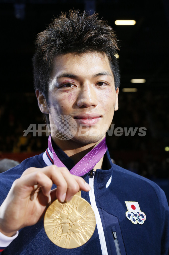 男子ミドル級を制した村田、日本勢48年ぶりの金メダル獲得