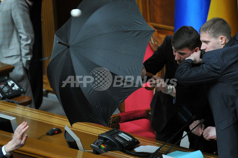 ウクライナ議会、露海軍の駐留期限延長で大パニックに