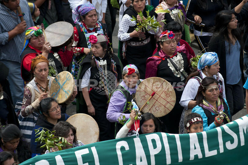 「コロンブスの新大陸発見は先住民虐殺の始まり」、チリ先住民が抗議デモ