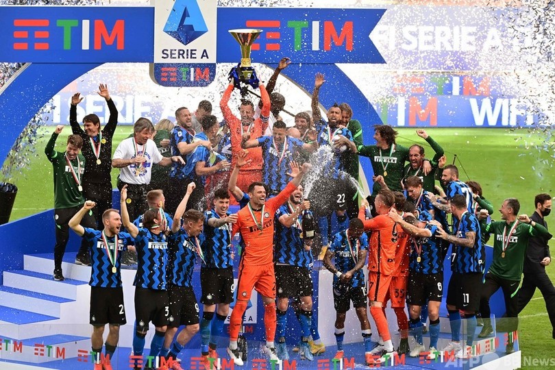 ACミラン公式 2010-11シーズンセリエA優勝記念ワイン 赤・白 サッカー-