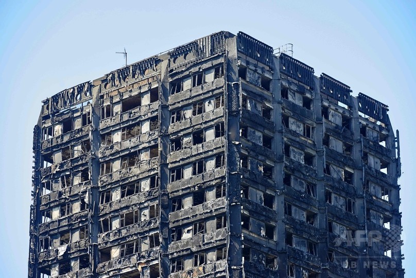 英ロンドンの高層住宅火災、死亡者数79人と推定 警察発表 英ロンドンの高層住宅火災、死亡者数79人と推定 警察発表