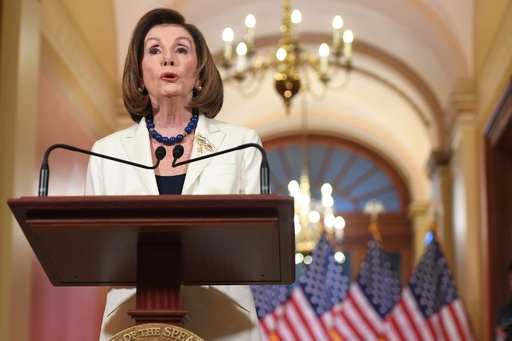 トランプ氏弾劾へ訴追状起草 下院議長が発表