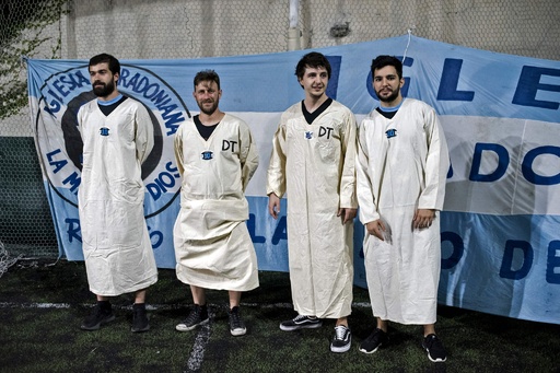 マラドーナ教 の信者 崇拝する神しのぶ 存命なら61歳の誕生日 写真9枚 国際ニュース Afpbb News