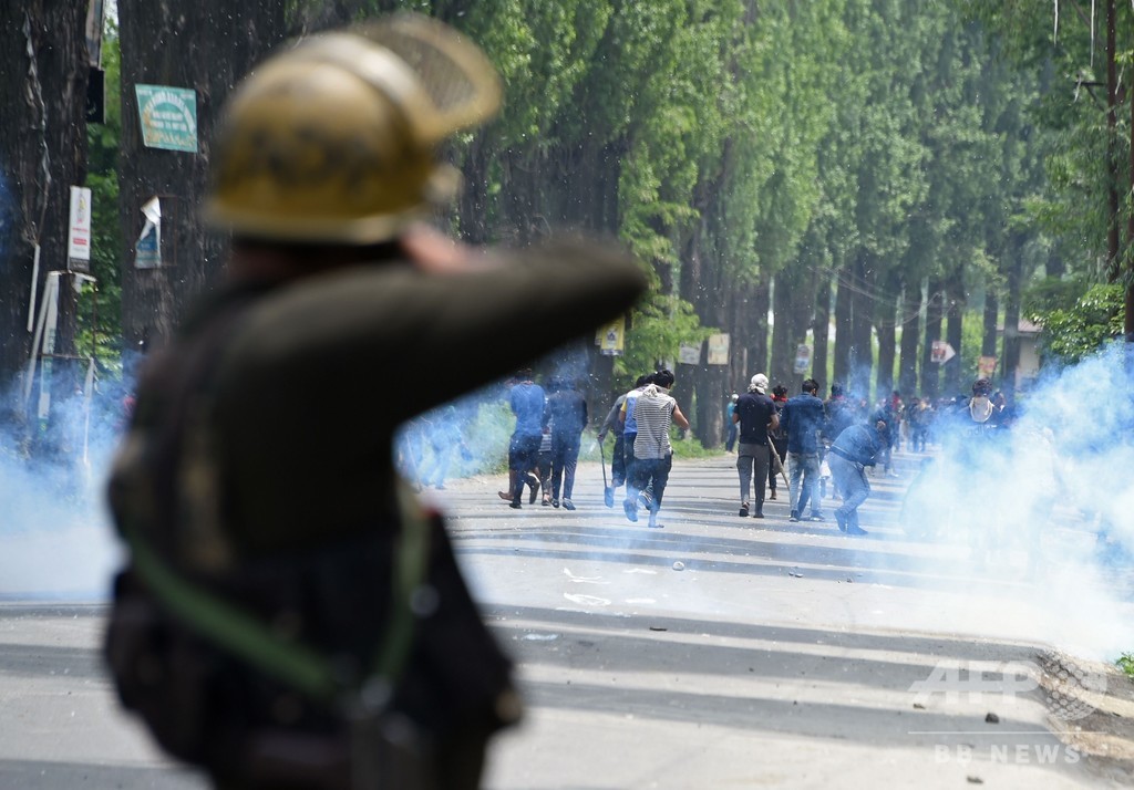 インドで3歳の女児がレイプされる、抗議デモで多数の負傷者