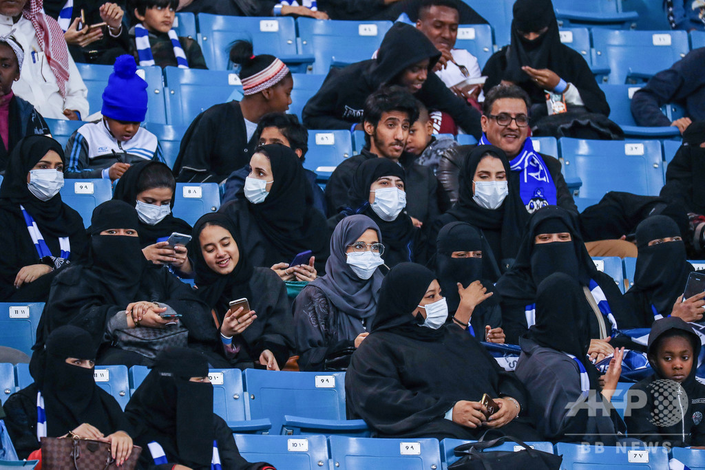 サウジ政府、女性の位置追跡できる携帯アプリ批判に反論 サウジ政府、女性の位置追跡できる携帯アプリ批判に反論