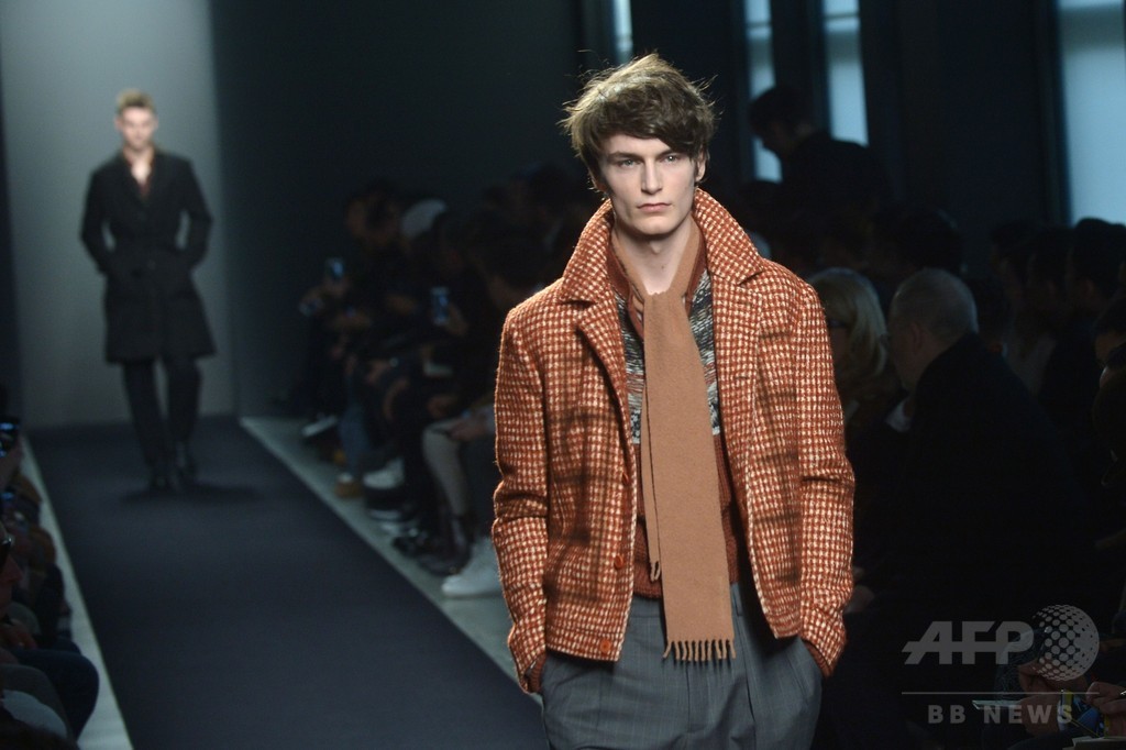 コーデュロイ素材で快適さを追求、「ボッテガ・ヴェネタ」15/16年秋冬メンズ