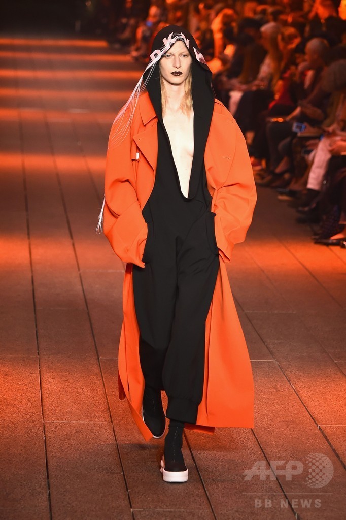 「DKNY」17年春夏