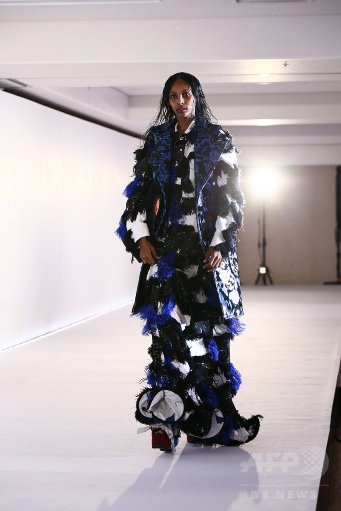 「ミキオサカベ」、レザーを使ったスペシャルファッションショー