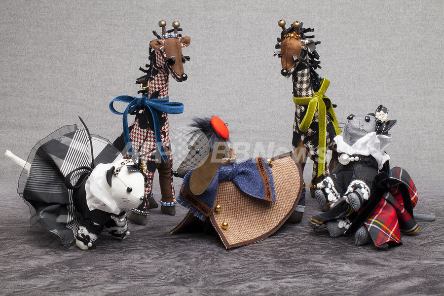 大人のためのラグジュアリーなチャームで東北復興支援、ジュンアシダ