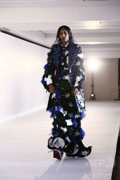 「ミキオサカベ」、レザーを使ったスペシャルファッションショー