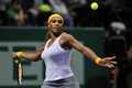 女子テニス、WTAツアー選手権（TEB BNP Paribas WTA Championships - Istanbul 2013）準決勝。リターンを狙うセレーナ・ウィリアムス（Serena Williams、2013年10月26日撮影）。(c)AFP/OZAN KOSE