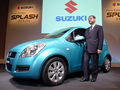 都内で開かれた発表会で、ハンガリー生産・逆輸入の新型小型車「スプラッシュ（Splash）」を紹介するスズキ自動車（Suzuki Motor）の津田紘（Hiroshi Tsuda）社長兼COO（最高執行責任者、2008年10月21日撮影）。(c)AFP/Kazuhiro NOGI