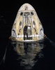 米フロリダ州パナマシティー沖に着水した宇宙開発企業スペースXの有人宇宙船クルードラゴン。米航空宇宙局（NASA）提供（2021年5月2日公開）。(c)AFP PHOTO /NASA/Bill INGALLS
