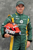 メルボルン（Melbourne）で開催された12F1開幕戦オーストラリアGP（Australian Grand Prix 2012）で写真撮影が行われ、各チームのドライバーが参加した。

ヘイッキ・コバライネン（Heikki Kovalainen）／ケータハム（Caterham F1 Team）

誕生日：1981/10/19
通算優勝回数：1
通算獲得ポイント：105
グランプリ出走回数：90
ポールポジション獲得回数：1
表彰台：4
F1初出走：2007年オーストラリアGP
最高成績：優勝
2011年総合成績：22位

ポーズをとるヘイッキ・コバライネン（2012年3月15日撮影）。(c)AFP/Paul CROCK