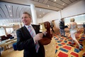 ノルウェーのスベイン・ルードビクセン元漁業相。首都オスロにて（2008年6月6日撮影）。(c)Stian Lysberg SOLUM / NTB Scanpix / AFP