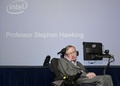 英ロンドン（London）で開催された記者会見に臨む英物理学者のスティーブン・ホーキング（Stephen Hawking）博士（2014年12月2日撮影）。(c)AFP/JUSTIN TALLIS