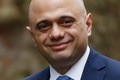 英ロンドンにある首相官邸周辺を歩く、サジド・ジャビド財務相（2020年2月11日撮影）。(c)Isabel Infantes / AFP