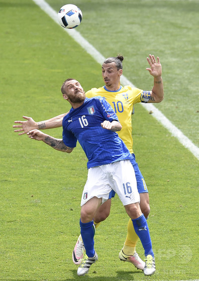 デ ロッシ イブラがいないのはアドバンテージ スウェーデンとのw杯po控え会見 写真1枚 国際ニュース Afpbb News