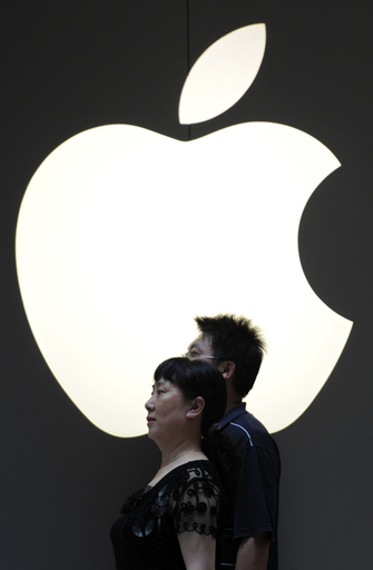 米アップル、小型のタブレット型端末を発売か WSJ