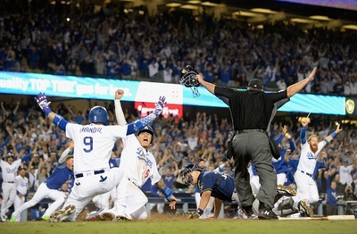 ドジャースが劇的勝利、ベリンジャーのサヨナラ打でタイに戻す