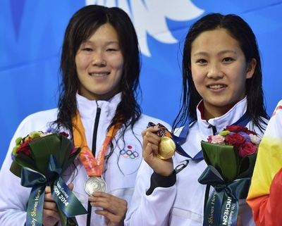 渡部が女子200m平泳ぎで念願の金メダル、アジア大会