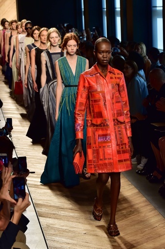 「ボッテガ・ヴェネタ」16年春夏コレクション