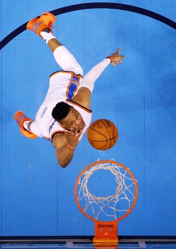 サンダーがウォリアーズに大勝、球団記録で西の王者に近づく