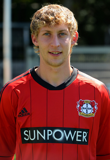 細貝も登場、バイヤー・レバークーゼンがポートレート撮影