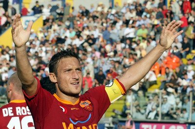 ローマ トッティの2得点の活躍で4試合ぶりの勝利