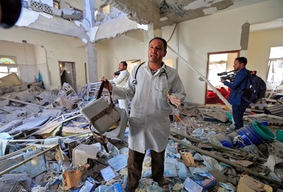 内戦のイエメン、空爆で破壊された首都サヌアの空港