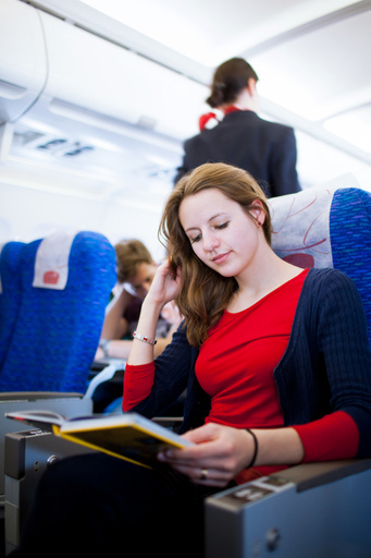 豪カンタス航空、「紙の本」シリーズ発表 空の旅のお供に