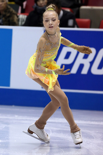 女子SPで3位につけたラディオノワの演技、スケート・アメリカ