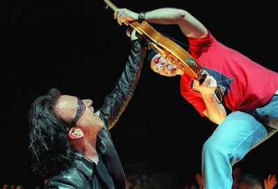 U2、パリ公演中止を発表 連続襲撃事件で