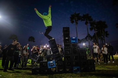 SNSで流行の「ミルククレートチャレンジ」、医師らが危険と警告