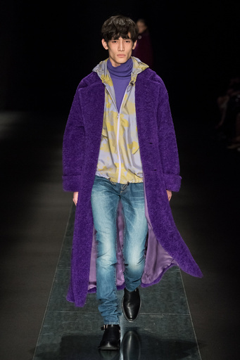 初のメンズウエアも披露、「タエ アシダ」19/20年秋冬