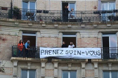 フランス人の57％、外出制限下で体重増える 平均2.5キロ増 調査