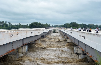 豪雨によりダム決壊、100か所の村が浸水被害 ミャンマー