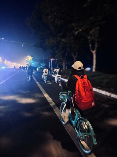 鄭州から開封まで 中国では大学生のナイトライドが話題に