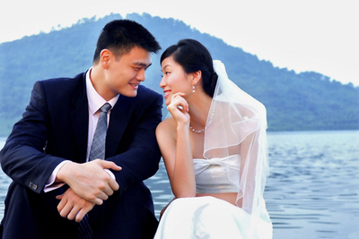 ヤオ・ミン 上海で恋人と結婚