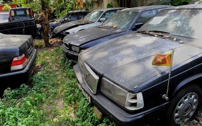 スリランカ警察、消息不明だった大統領府の公用車53台を発見