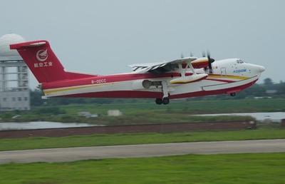 中国製大型水陸両用機AG600 高温高湿飛行テストを完了